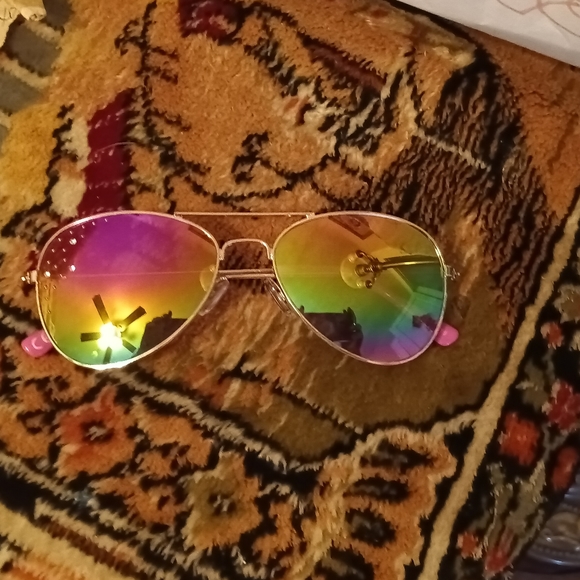 Girl's Tween Sunglasses with Case - Picture 7 of 8